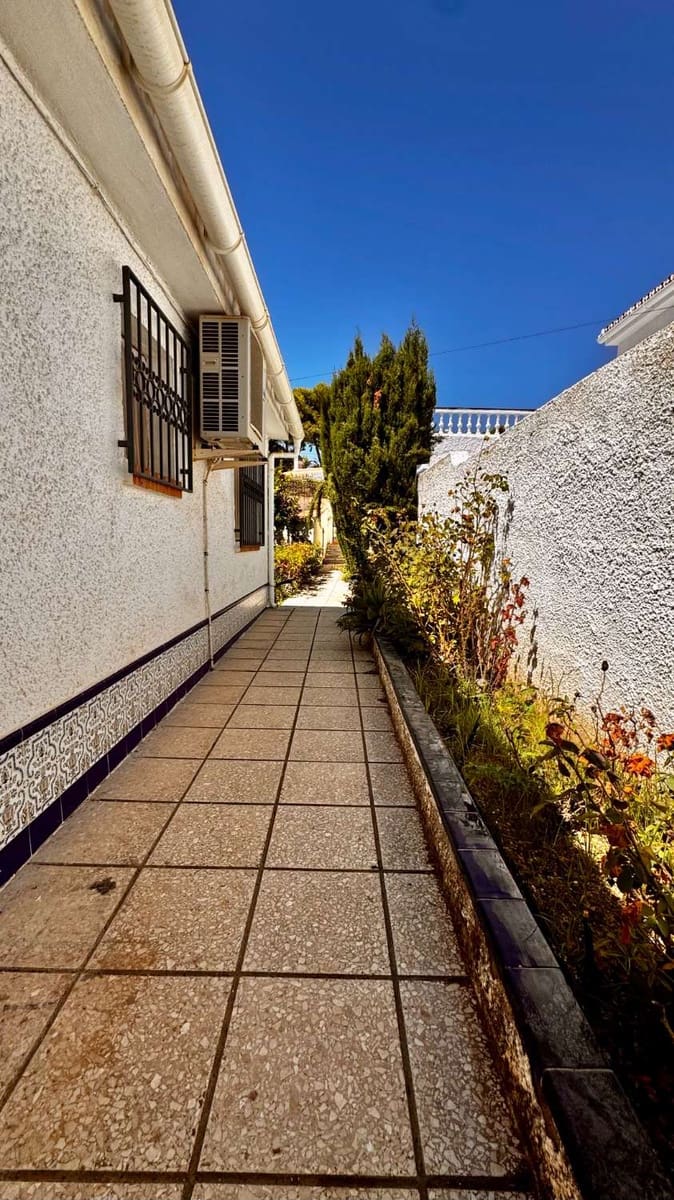 3 soverom Villa til salgs i Nerja med svømmebasseng garasje - € 650 000 (Ref: 9212539)