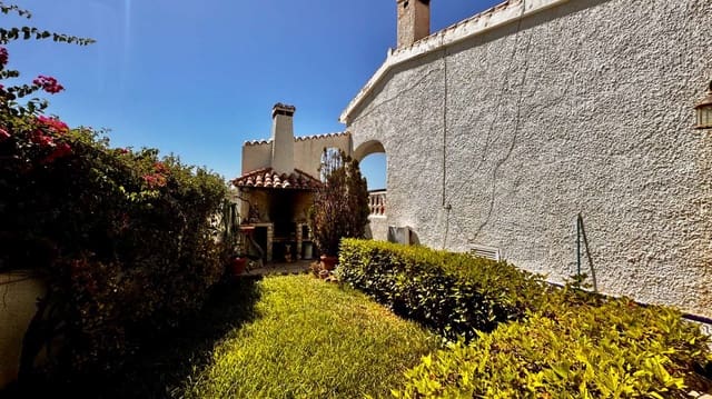 3 bedroom Villa for sale in Capistrano, Nerja with pool garage - € 650,000 (Ref: 9212539)