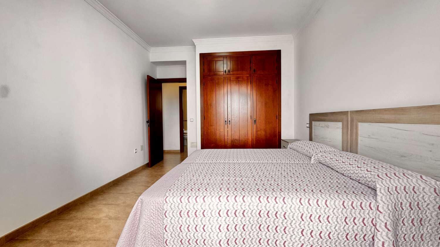 3 bedroom Flat for rent in Frigiliana - € 1,300 (Ref: 9284919)