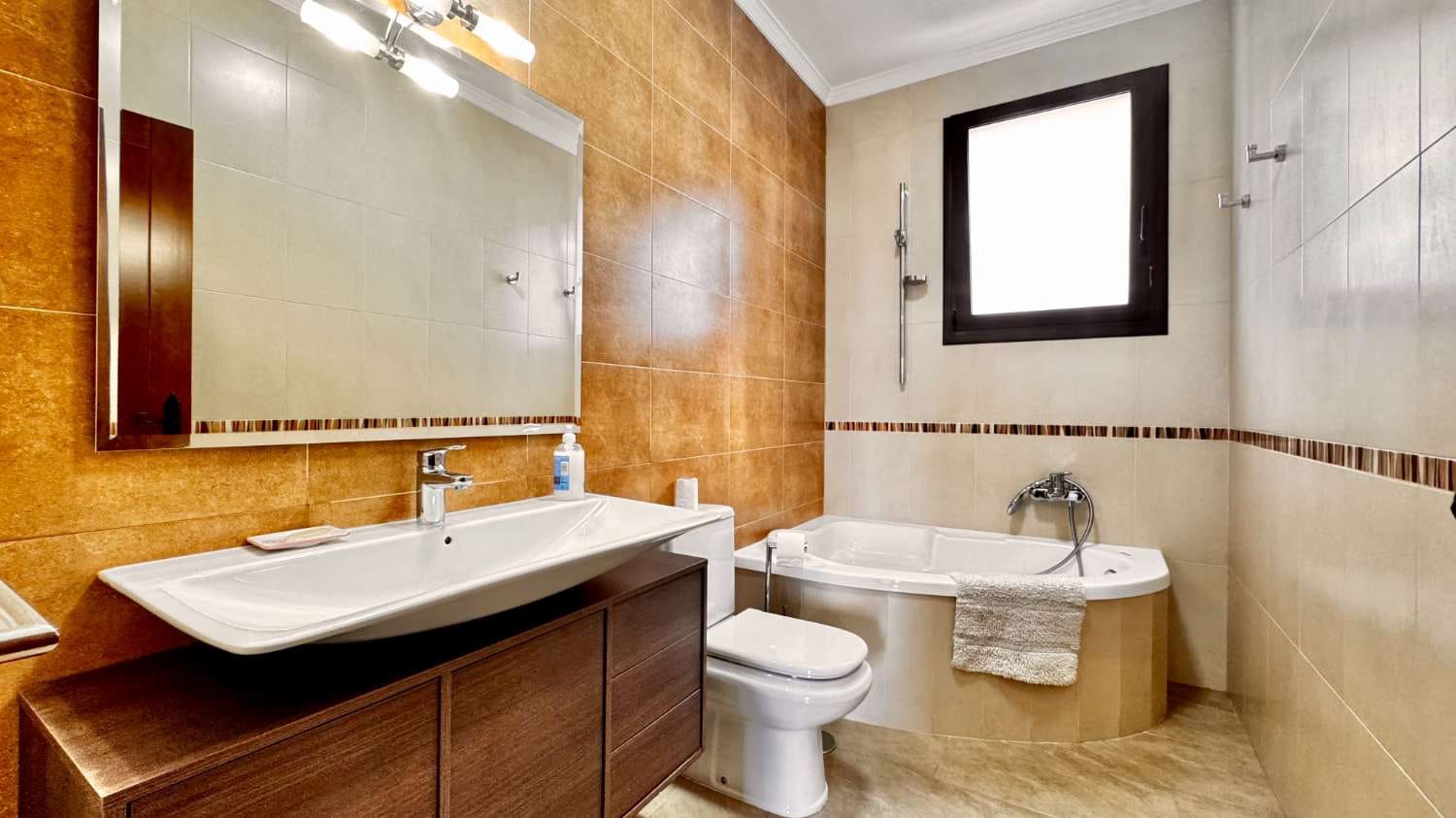 3 bedroom Flat for rent in Frigiliana - € 1,300 (Ref: 9284919)