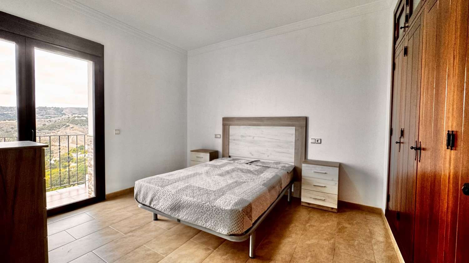 3 bedroom Flat for rent in Frigiliana - € 1,300 (Ref: 9284919)