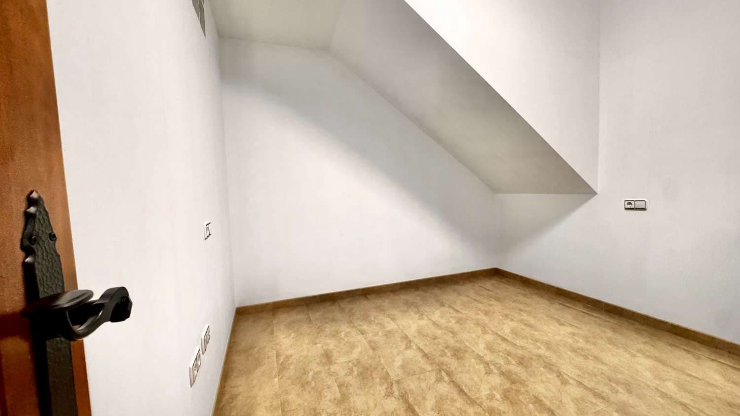 3 bedroom Flat for rent in Frigiliana - € 1,300 (Ref: 9284919)