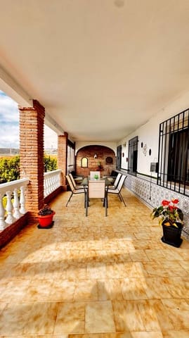 4 sypialnia Willa do wynajęcia w Avda Pescia - Ctra de Frigiliana, Nerja z basenem - 1 800 € (Ref: 9300525)