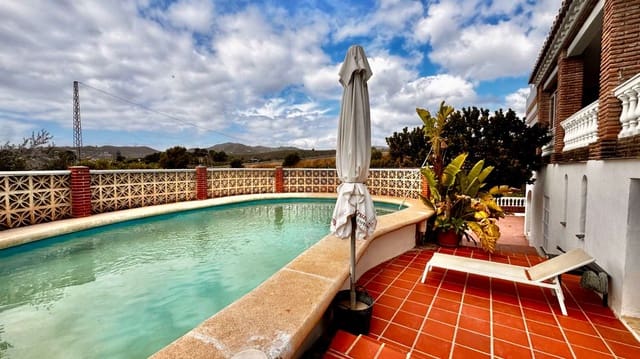 4 sypialnia Willa do wynajęcia w Avda Pescia - Ctra de Frigiliana, Nerja z basenem - 1 800 € (Ref: 9300525)