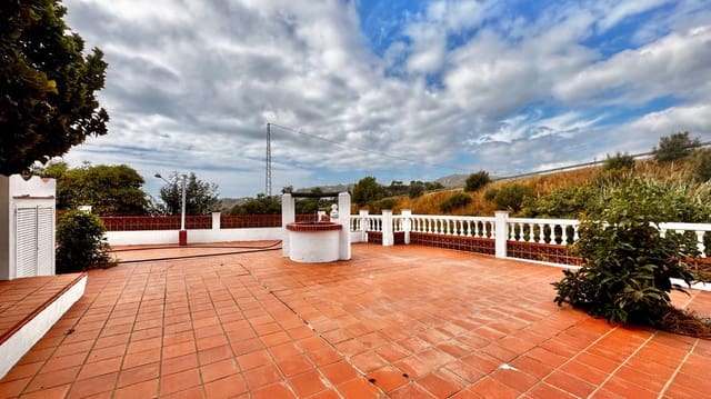 4 sypialnia Willa do wynajęcia w Avda Pescia - Ctra de Frigiliana, Nerja z basenem - 1 800 € (Ref: 9300525)