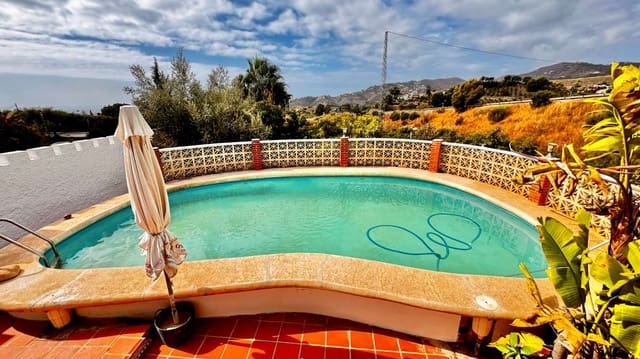 4 sypialnia Willa do wynajęcia w Avda Pescia - Ctra de Frigiliana, Nerja z basenem - 1 800 € (Ref: 9300525)