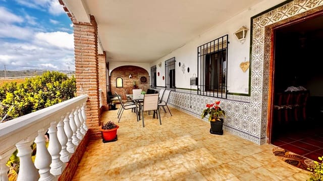 4 sypialnia Willa do wynajęcia w Avda Pescia - Ctra de Frigiliana, Nerja z basenem - 1 800 € (Ref: 9300525)