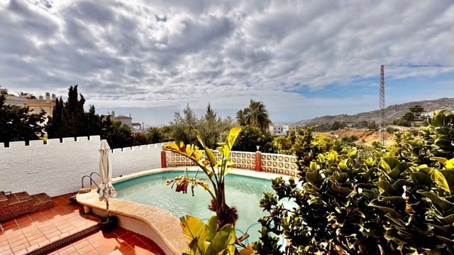 4 sypialnia Willa do wynajęcia w Avda Pescia - Ctra de Frigiliana, Nerja z basenem - 1 800 € (Ref: 9300525)