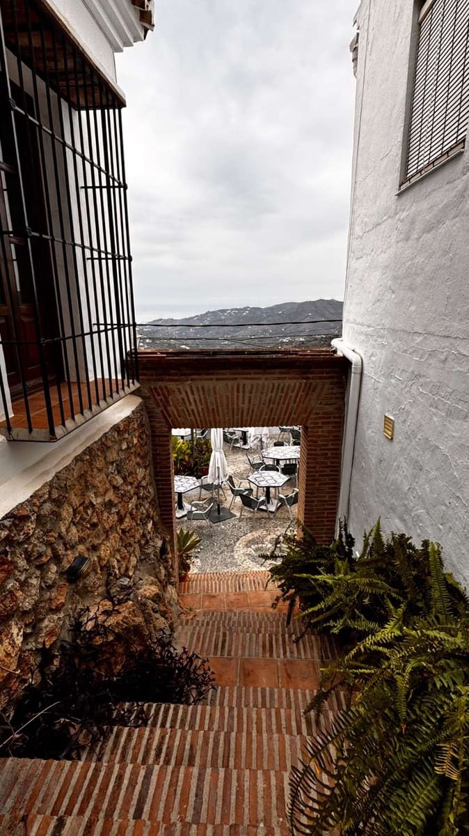 Restaurant/Bar til salgs i Frigiliana - € 800 000 (Ref: 9374993)