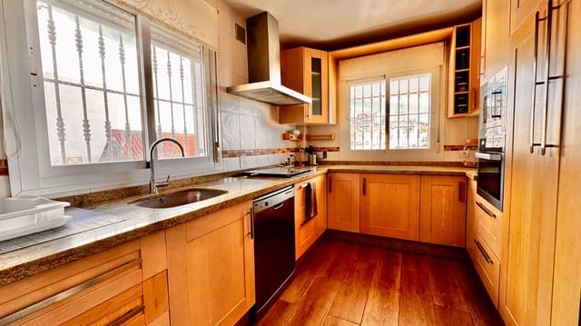 3 makuuhuone Huvila vuokrattavana paikassa Urbanización Santa Rosa, Torrox mukana uima-altaan 
autotalli - 1 500 € (Ref: 9374994)