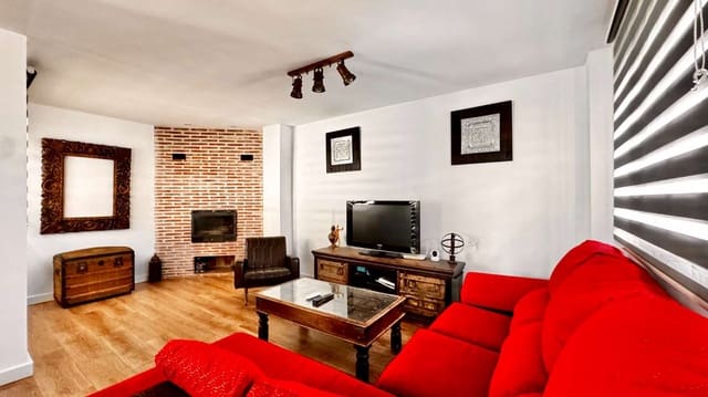 3 makuuhuone Huvila vuokrattavana paikassa Urbanización Santa Rosa, Torrox mukana uima-altaan 
autotalli - 1 500 € (Ref: 9374994)