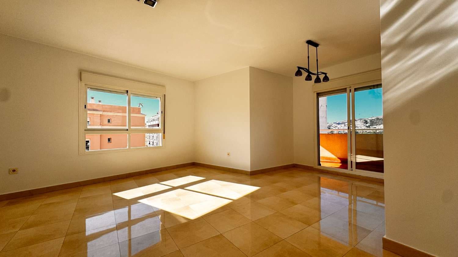 3 slaapkamer Flat te koop in Nerja met garage - € 489.000 (Ref: 9406277)