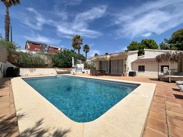3 soveværelse Villa til salg i La Nucia Pueblo  , La Nucia med swimmingpool garage - € 575.000 (Ref: 10021459)
