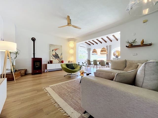 3 soveværelse Villa til salg i La Nucia Pueblo  , La Nucia med swimmingpool garage - € 575.000 (Ref: 10021459)