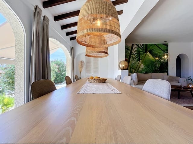 3 soveværelse Villa til salg i La Nucia Pueblo  , La Nucia med swimmingpool garage - € 575.000 (Ref: 10021459)