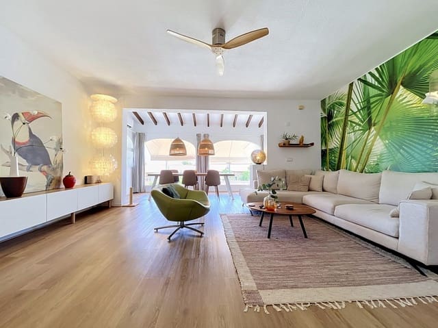 3 soveværelse Villa til salg i La Nucia Pueblo  , La Nucia med swimmingpool garage - € 575.000 (Ref: 10021459)
