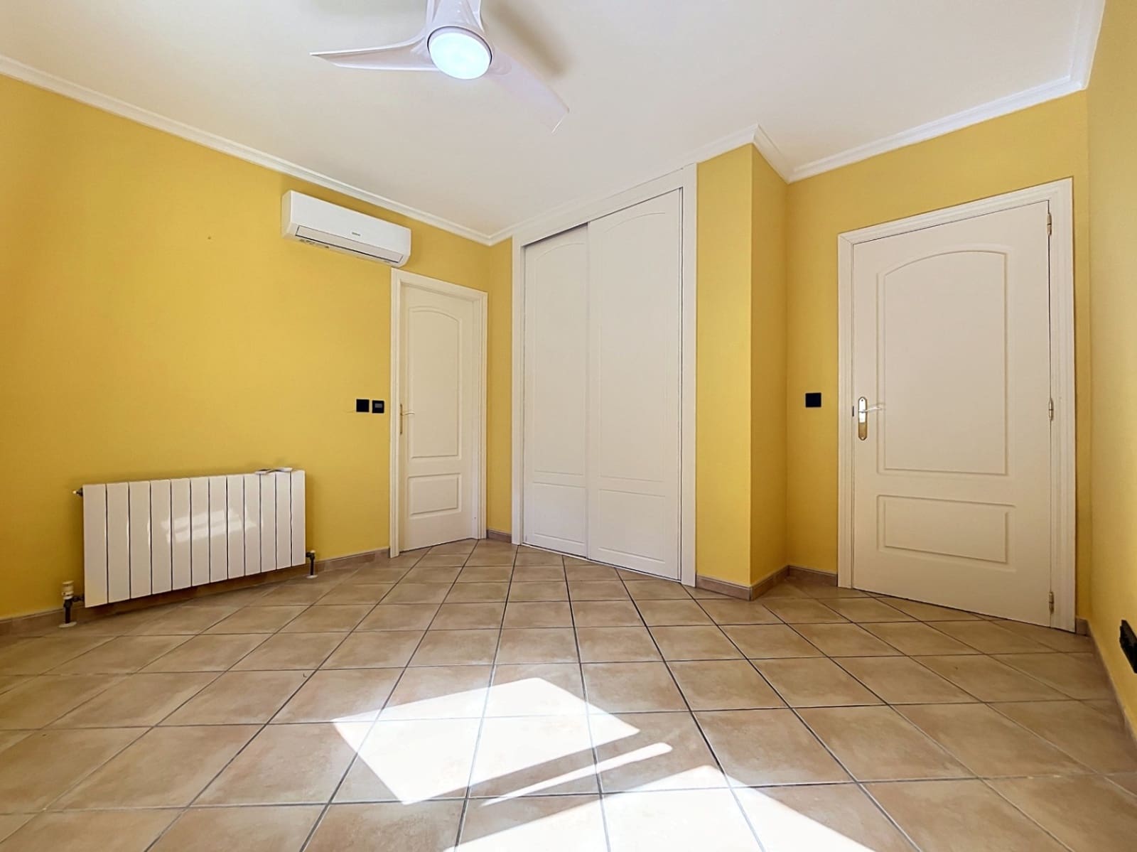 Chalet de 4 habitaciones en Albir en venta con piscina garaje - 650.000 € (Ref: 10034285)