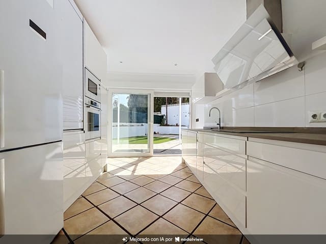 Chalet de 4 habitaciones en Albir, Alfaz del Pi / L'Alfàs del Pi en venta con piscina garaje - 650.000 € (Ref: 10034285)