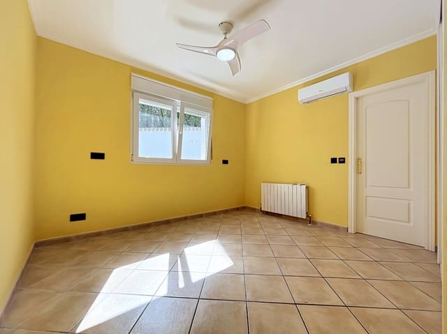 Chalet de 4 habitaciones en Albir, Alfaz del Pi / L'Alfàs del Pi en venta con piscina garaje - 650.000 € (Ref: 10034285)