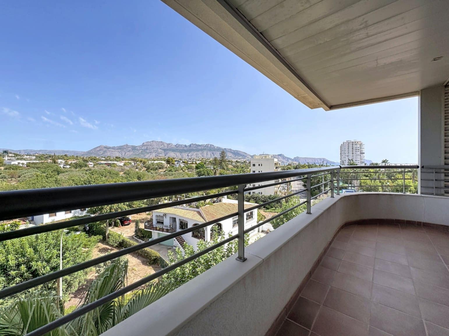 2 Zimmer Apartment zu verkaufen in Albir mit Pool Garage - 385.000 € (Ref: 10034606)