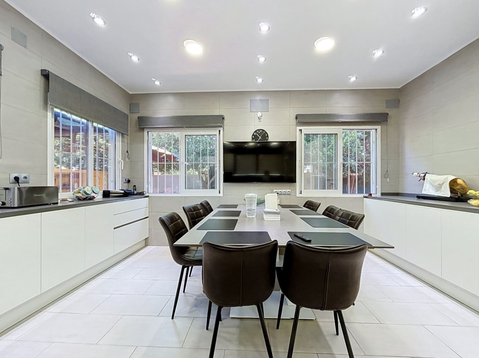 5 slaapkamer Villa te koop in La Nucia met zwembad garage - € 1.950.000 (Ref: 10081759)