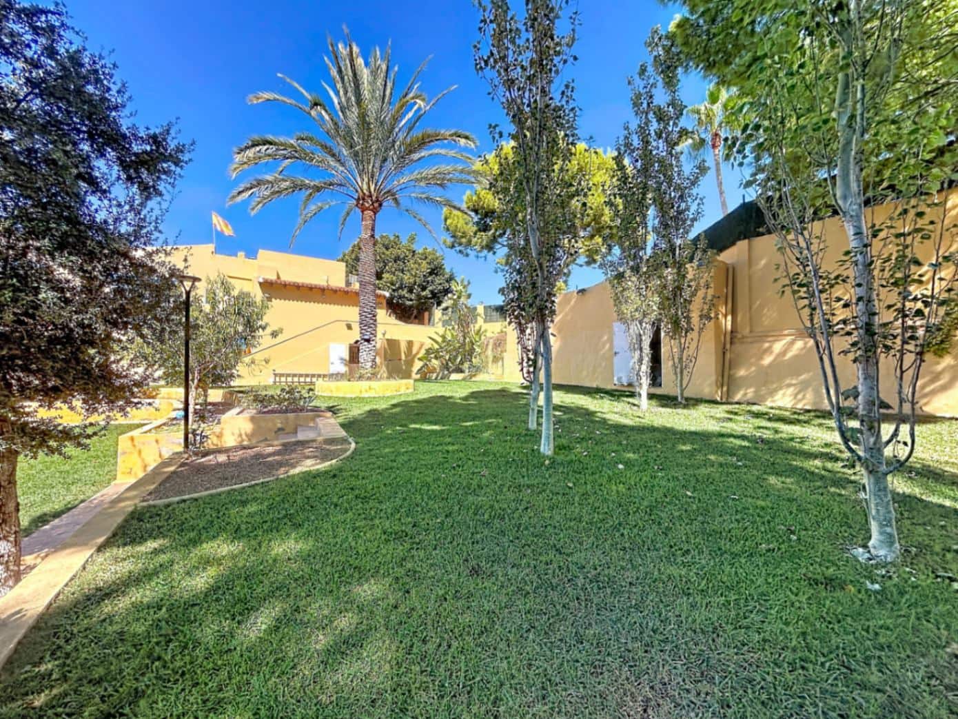 5 slaapkamer Villa te koop in La Nucia met zwembad garage - € 1.950.000 (Ref: 10081759)