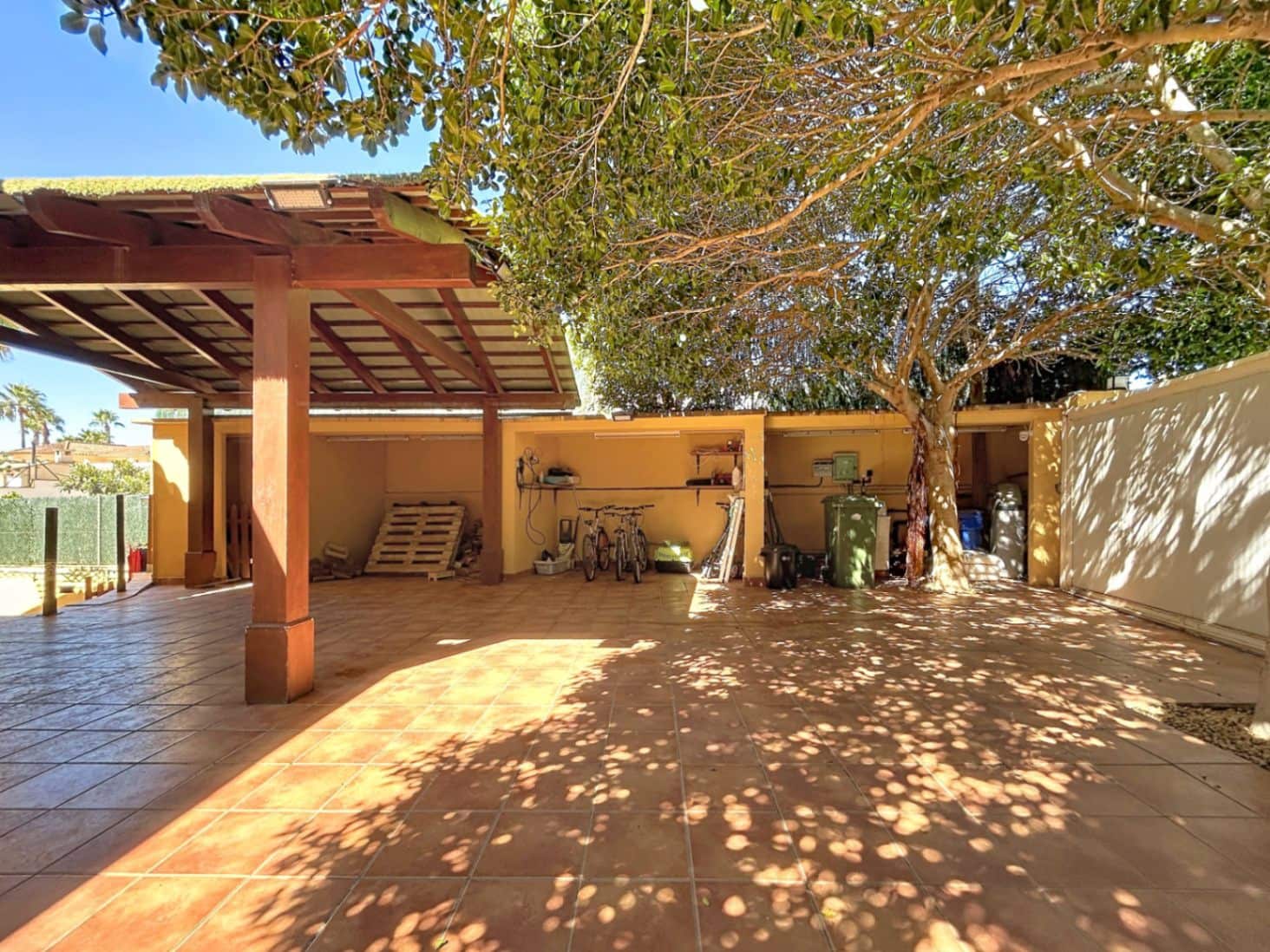 5 slaapkamer Villa te koop in La Nucia met zwembad garage - € 1.950.000 (Ref: 10081759)