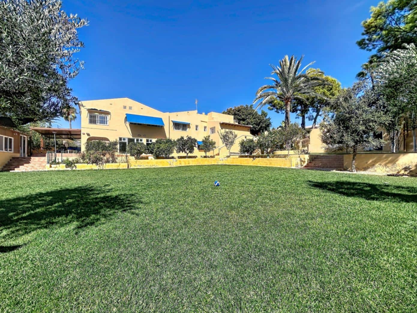 5 slaapkamer Villa te koop in La Nucia met zwembad garage - € 1.950.000 (Ref: 10081759)