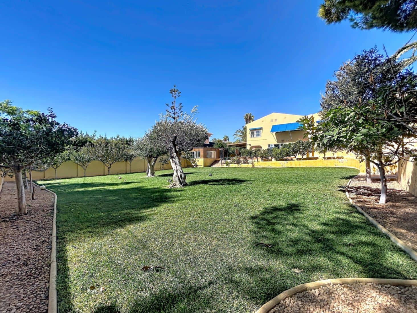 5 slaapkamer Villa te koop in La Nucia met zwembad garage - € 1.950.000 (Ref: 10081759)