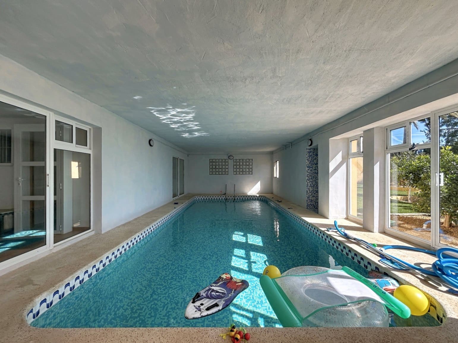 5 slaapkamer Villa te koop in La Nucia met zwembad garage - € 1.950.000 (Ref: 10081759)