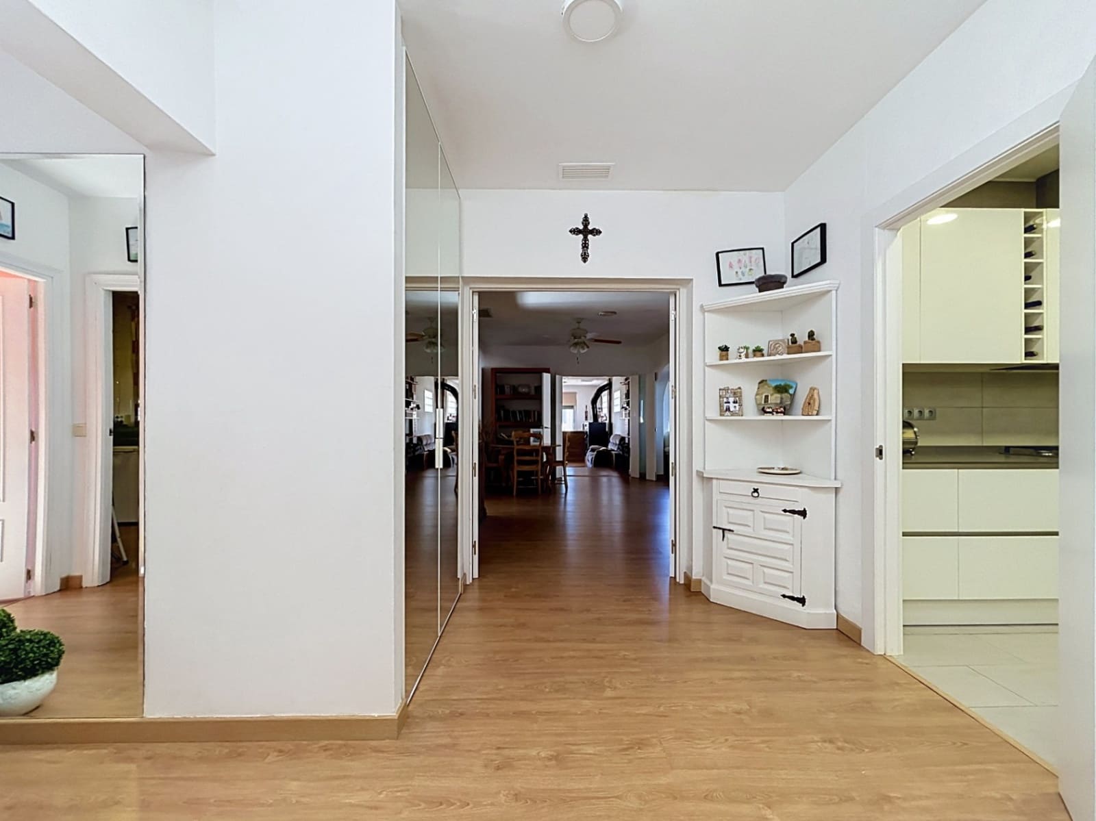 5 slaapkamer Villa te koop in La Nucia met zwembad garage - € 1.950.000 (Ref: 10081759)