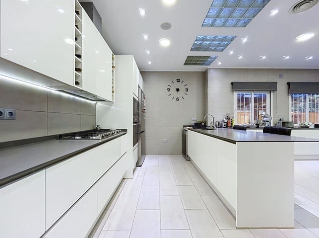 5 bedroom Villa for sale in La Nucia Pueblo  , La Nucia with pool garage - € 1,950,000 (Ref: 10081759)