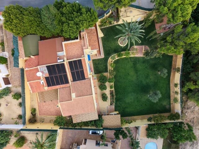 5 soveværelse Villa til salg i La Nucia Pueblo  , La Nucia med swimmingpool garage - € 1.750.000 (Ref: 10081759)