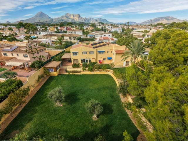 5 soveværelse Villa til salg i La Nucia Pueblo  , La Nucia med swimmingpool garage - € 1.750.000 (Ref: 10081759)