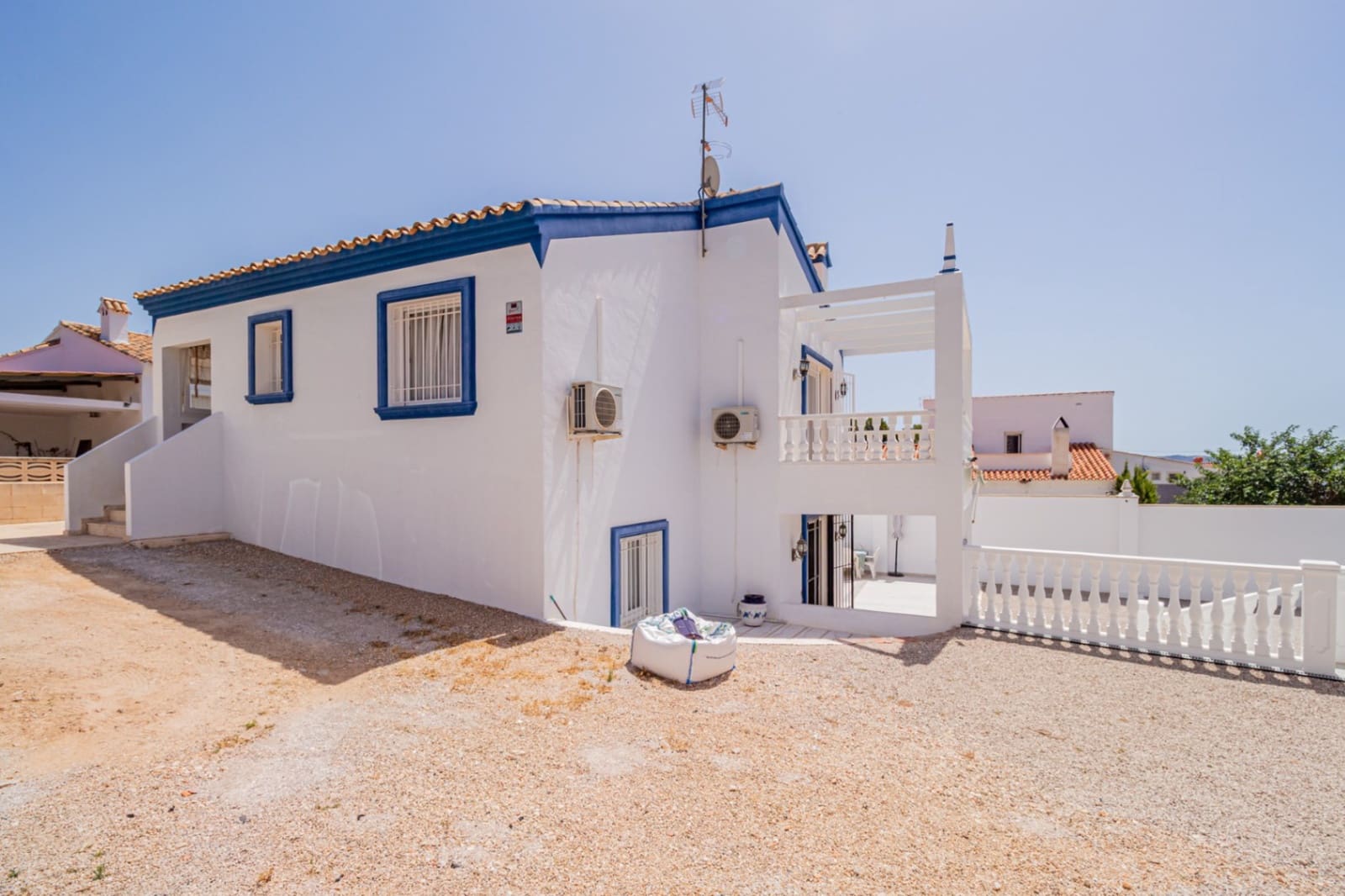 Chalet de 4 habitaciones en La Nucia en venta con garaje - 495.000 € (Ref: 10093808)