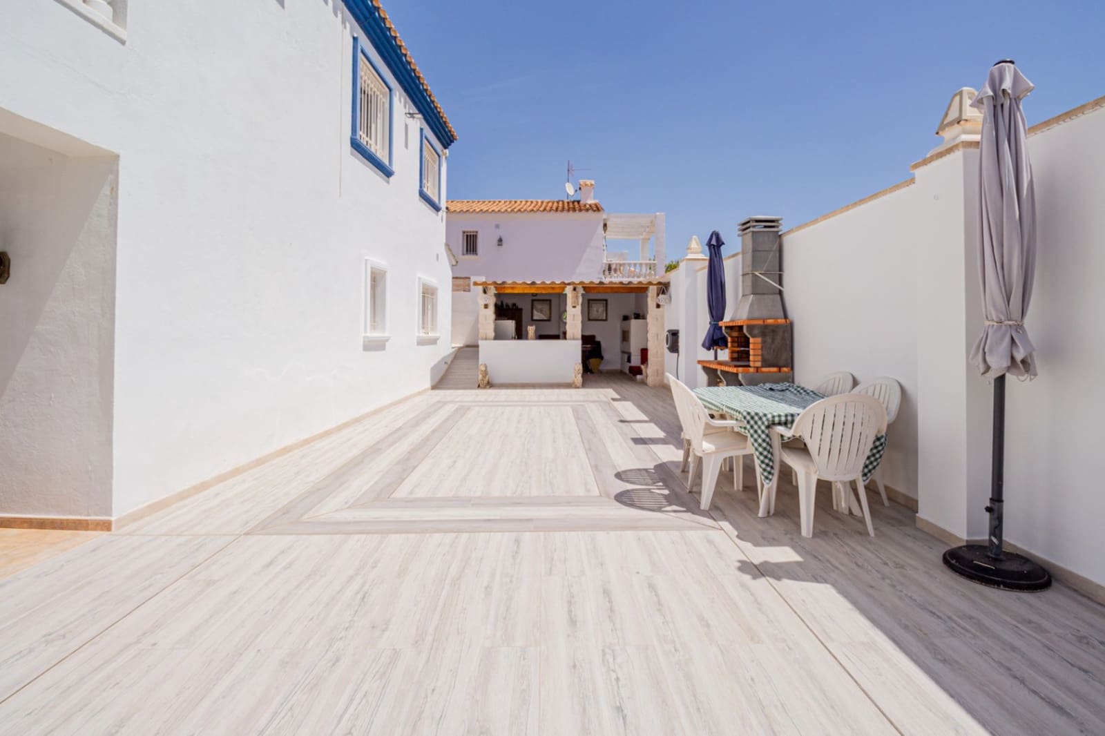 Chalet de 4 habitaciones en La Nucia en venta con garaje - 495.000 € (Ref: 10093808)