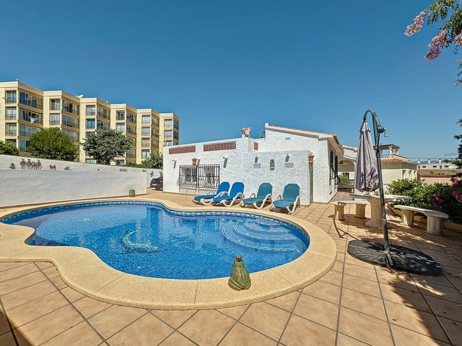 3 slaapkamer Villa te huur in Albir met zwembad garage - € 2.950 (Ref: 10095646)