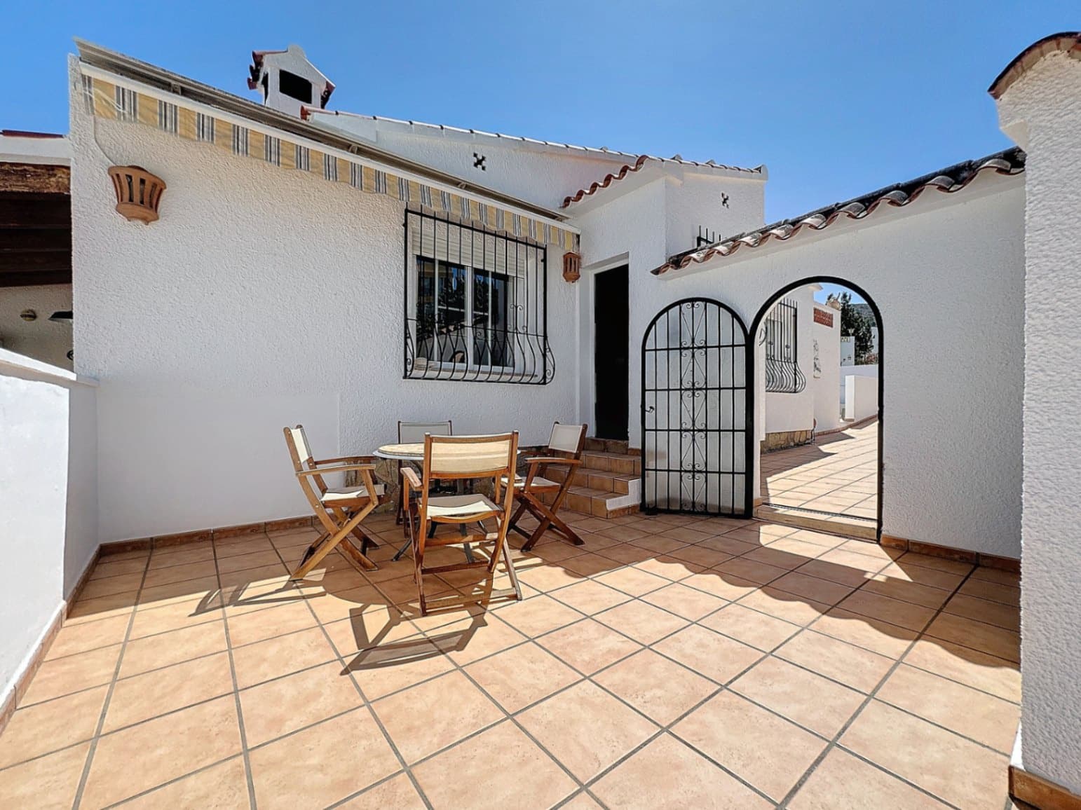3 slaapkamer Villa te huur in Albir met zwembad garage - € 2.950 (Ref: 10095646)