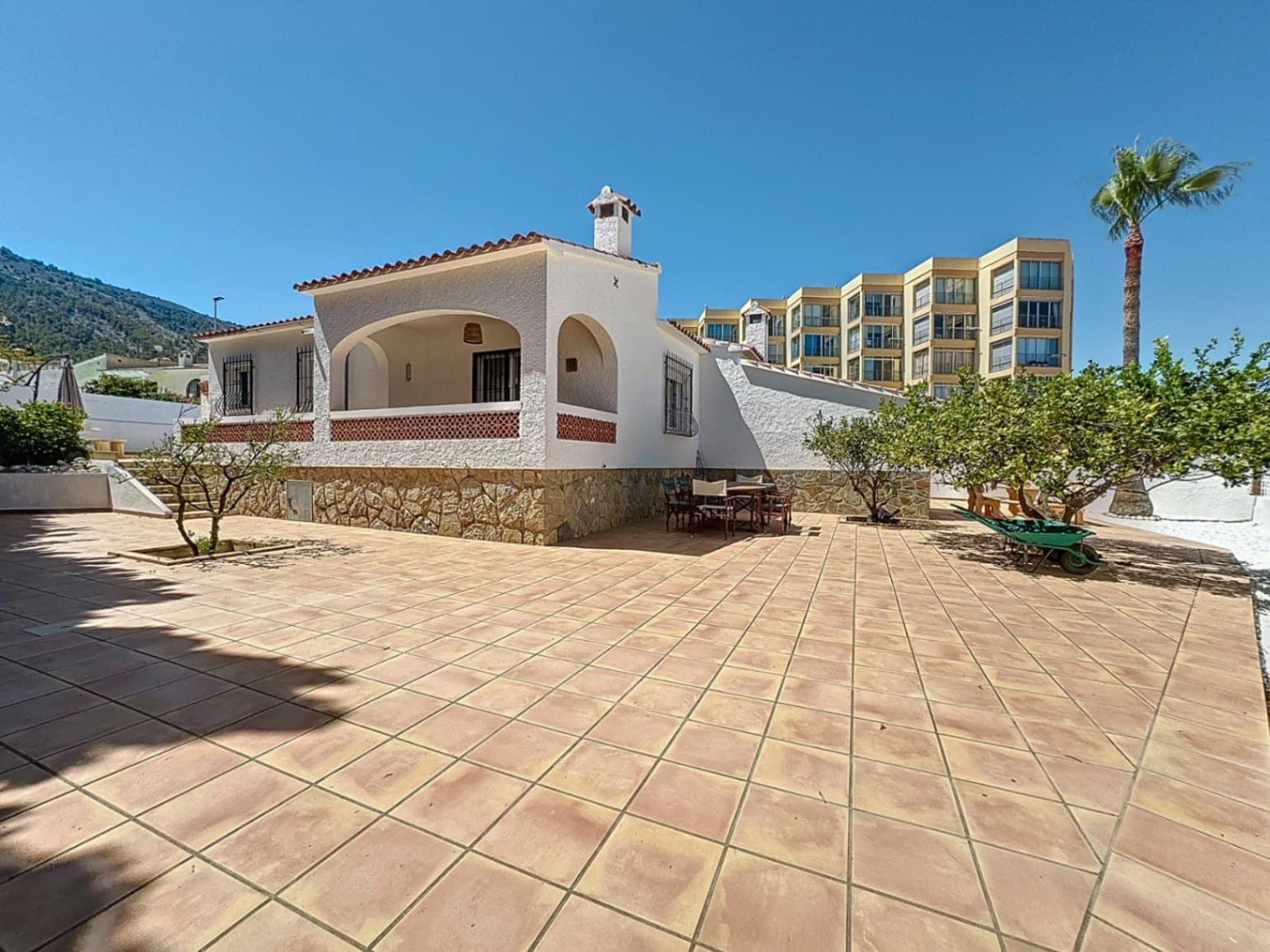 3 slaapkamer Villa te huur in Albir met zwembad garage - € 2.950 (Ref: 10095646)