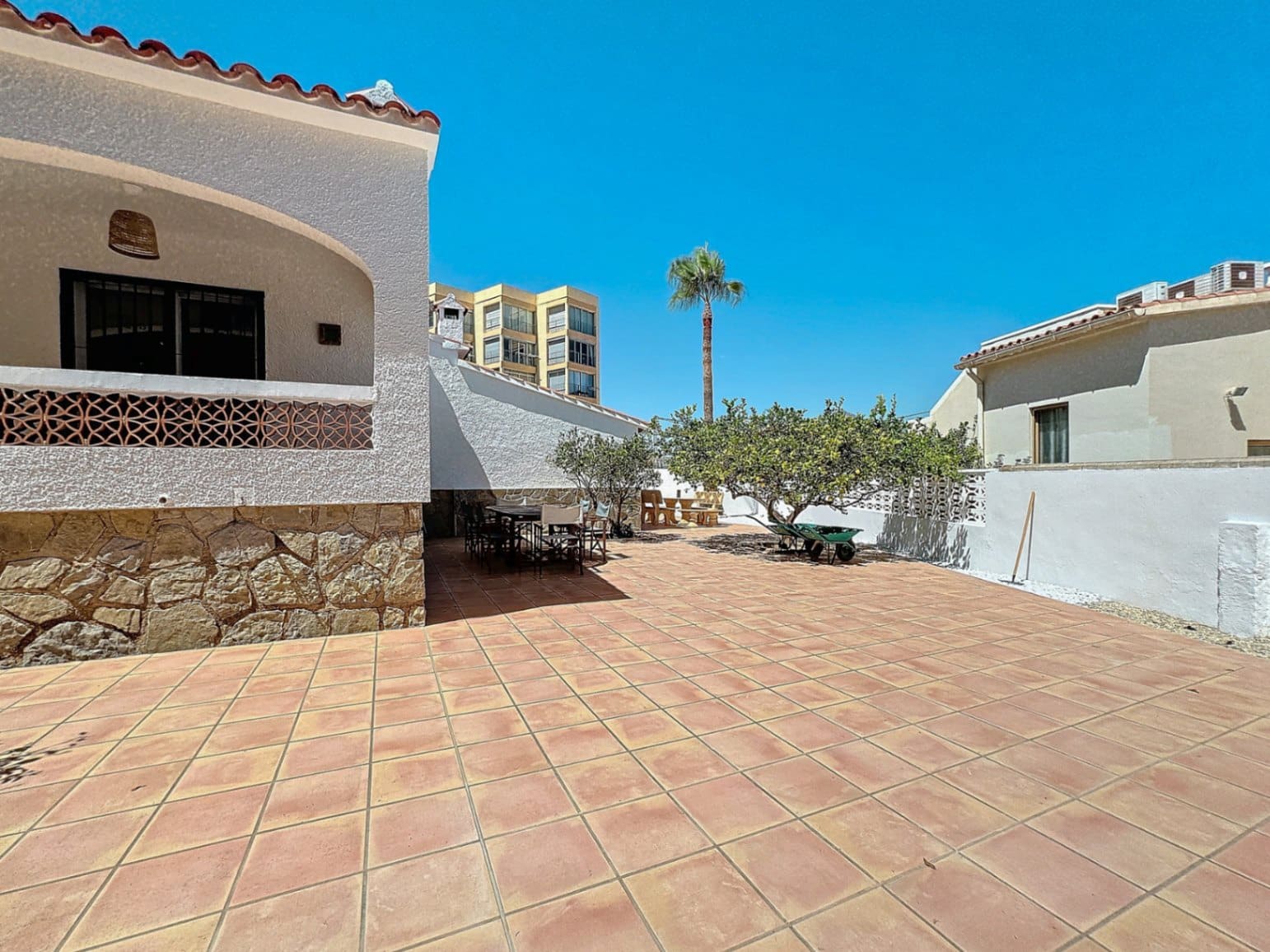 3 slaapkamer Villa te huur in Albir met zwembad garage - € 2.950 (Ref: 10095646)