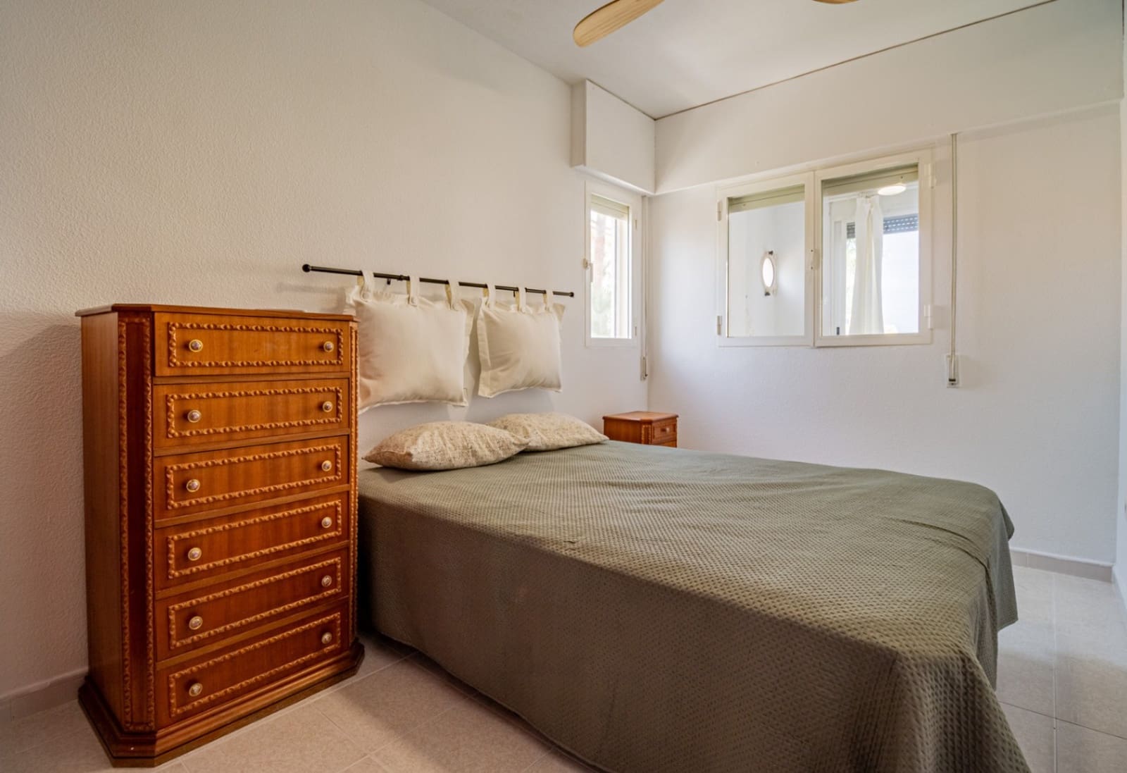 1 quarto Apartamento para arrendar em Albir com piscina - 950 € (Ref: 10130726)