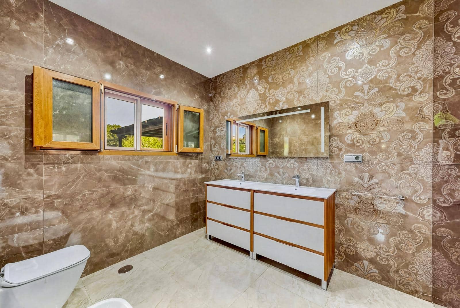 5 chambre Villa/Maison à vendre à La Nucia avec piscine garage - 980 000 € (Ref: 10145166)