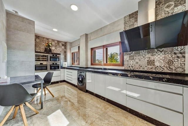 5 chambre Villa/Maison à vendre à La Nucia Pueblo  , La Nucia avec piscine garage - 980 000 € (Ref: 10145166)