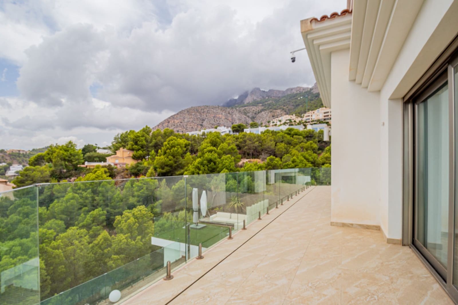 4 bedroom Villa for sale in Altea with pool garage - € 1,620,000 (Ref: 10156915)