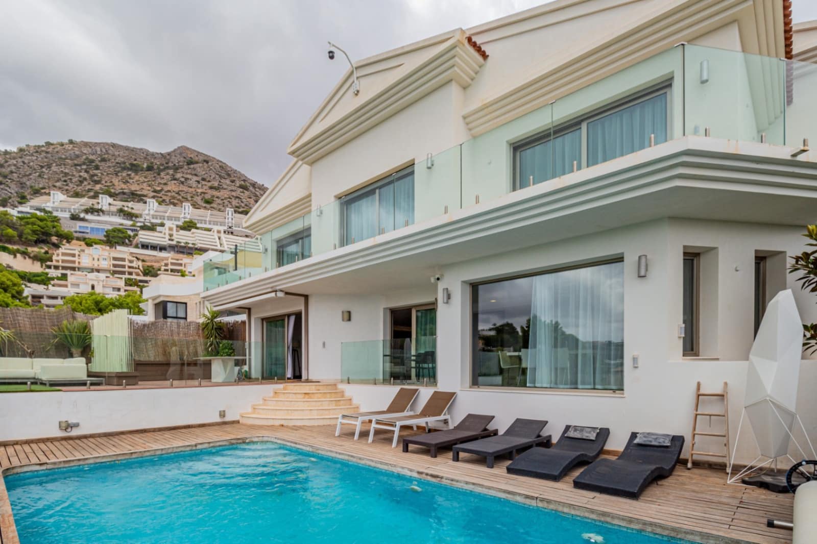 4 bedroom Villa for sale in Altea with pool garage - € 1,620,000 (Ref: 10156915)