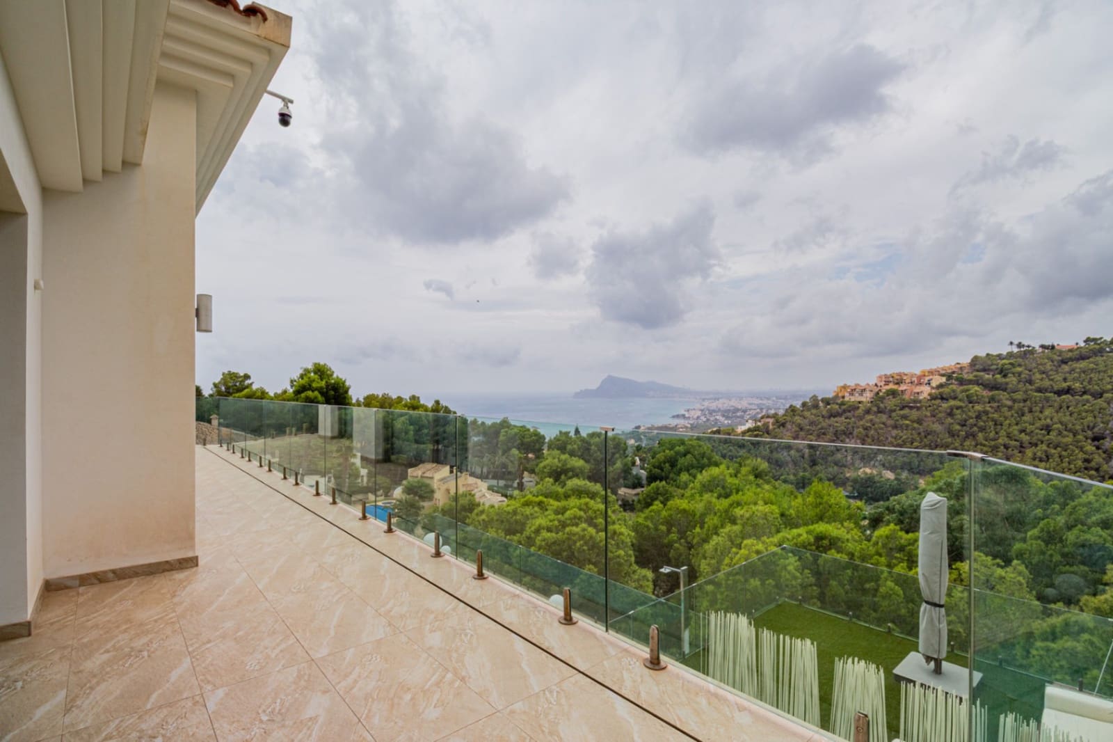 4 bedroom Villa for sale in Altea with pool garage - € 1,620,000 (Ref: 10156915)