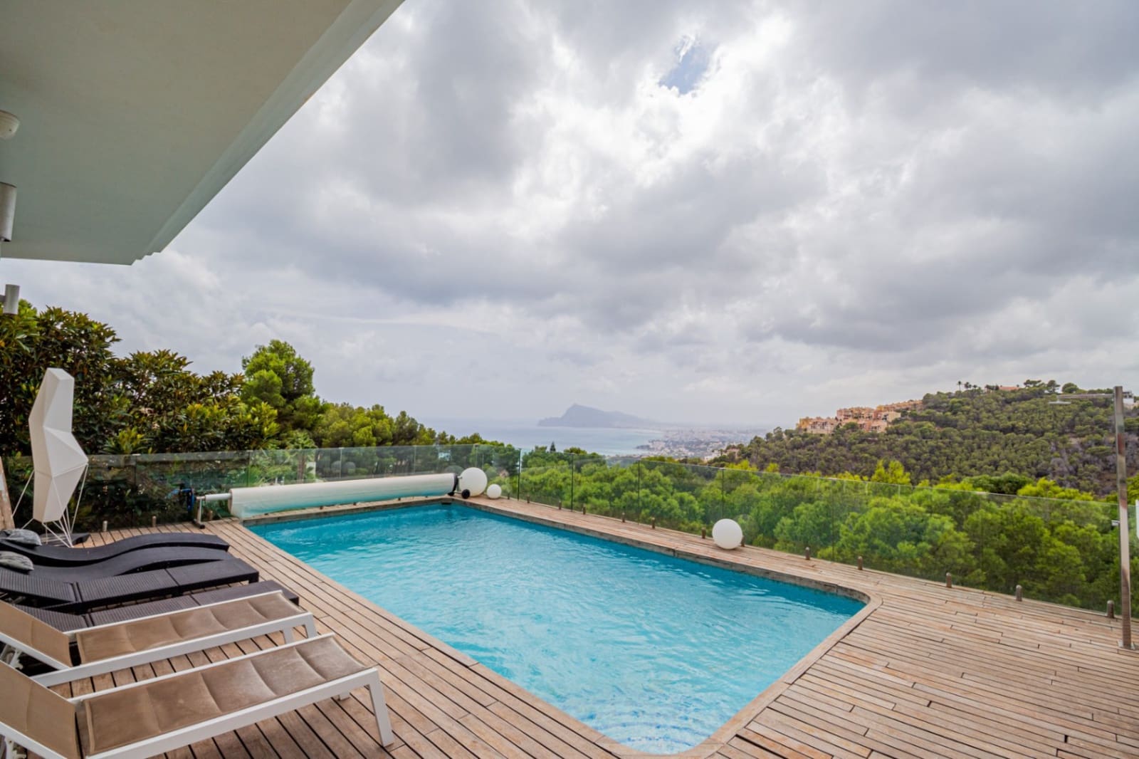 4 bedroom Villa for sale in Altea with pool garage - € 1,620,000 (Ref: 10156915)