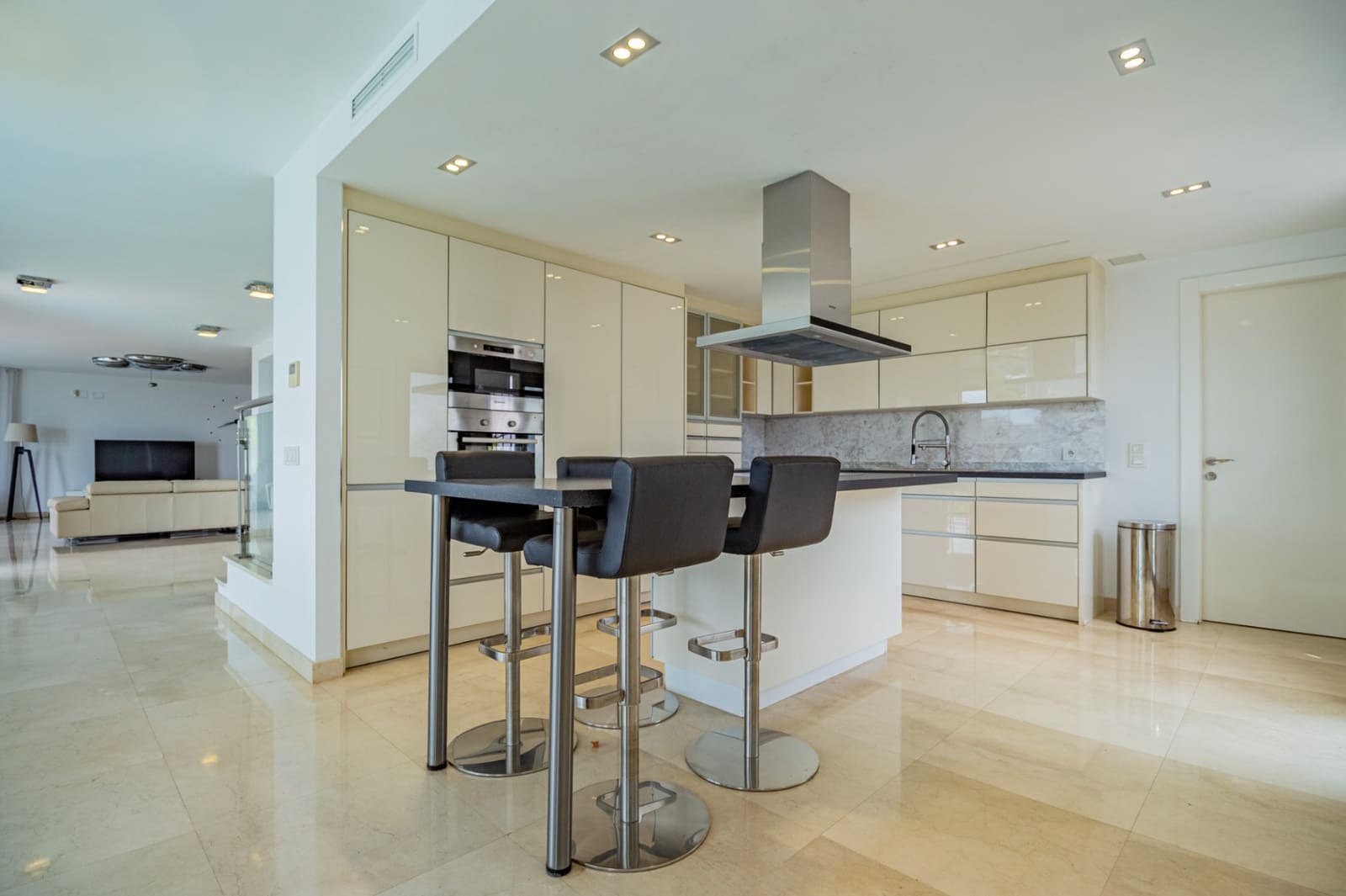4 bedroom Villa for sale in Altea with pool garage - € 1,620,000 (Ref: 10156915)