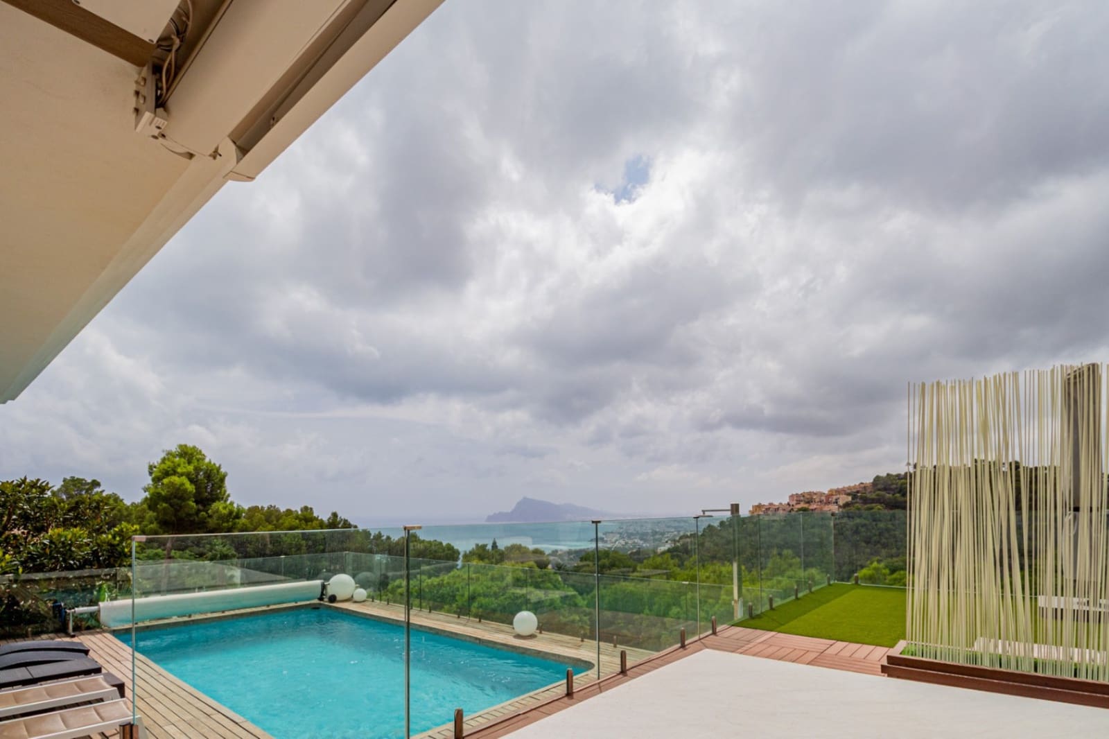 4 bedroom Villa for sale in Altea with pool garage - € 1,620,000 (Ref: 10156915)