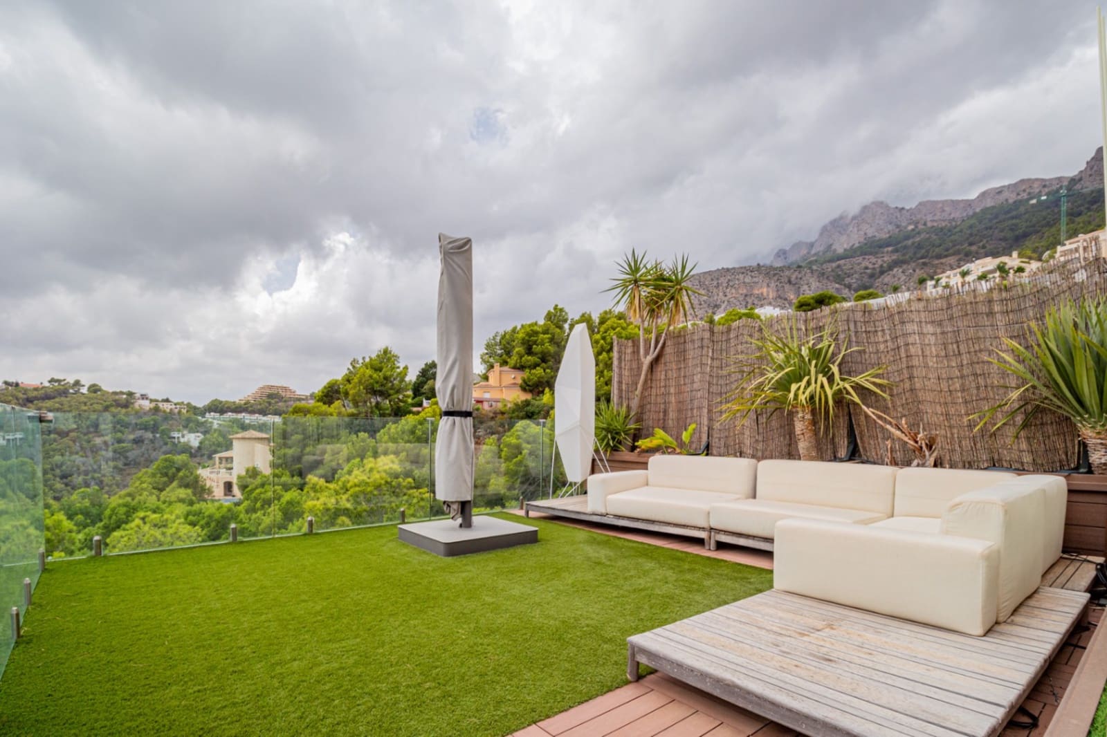 4 bedroom Villa for sale in Altea with pool garage - € 1,620,000 (Ref: 10156915)